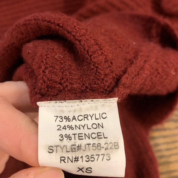 Oliviaceous cold shoulder turtleneck rib sweater - Picture 4 of 5